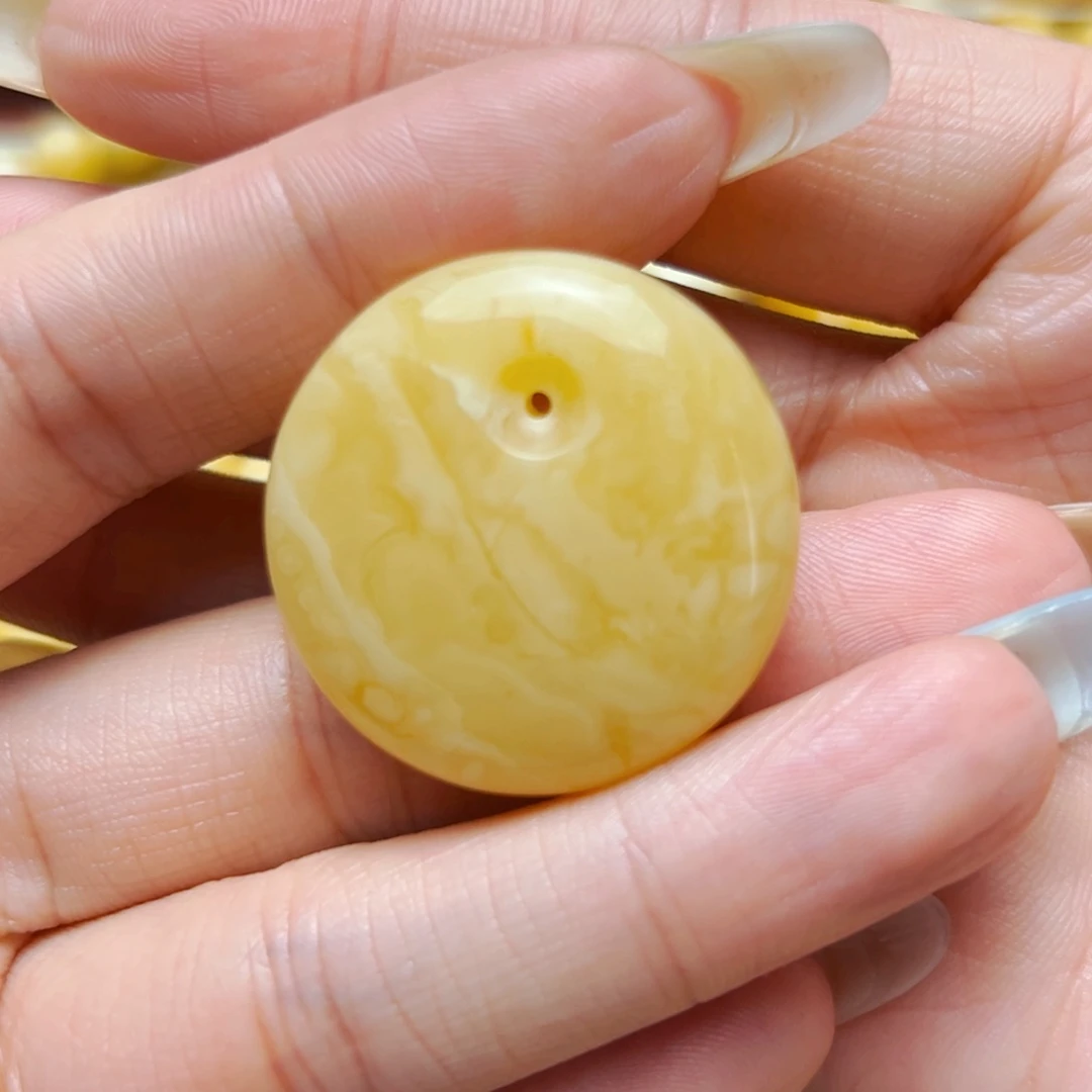 未镶嵌蜜蜡裸石32mm公主扣 7.88g