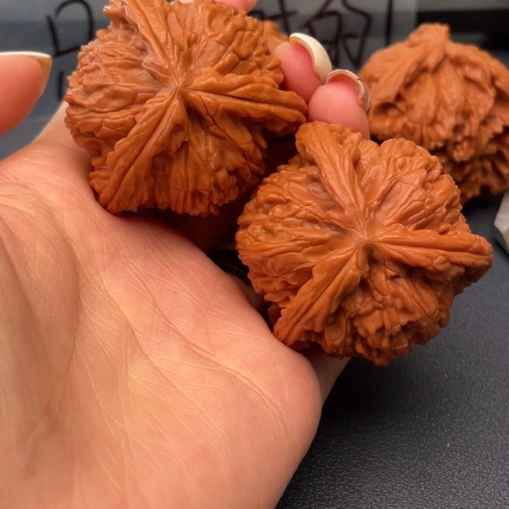 一***哈文玩核桃吊坠白狮子