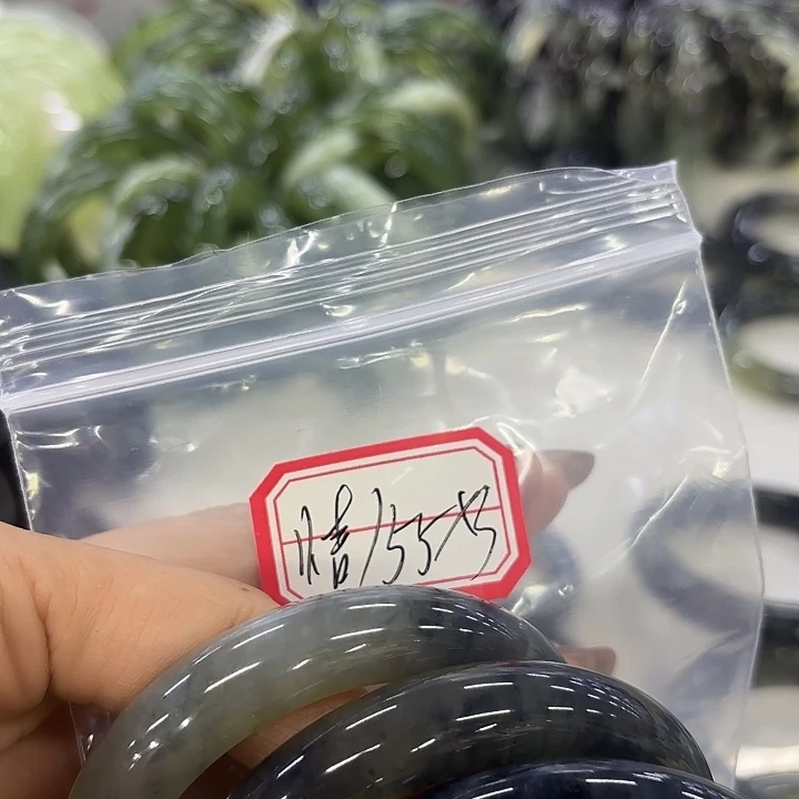 小***情蛇纹石玉未镶嵌岫玉手镯