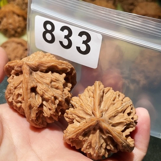 文玩核桃吊坠盘山三棱40
