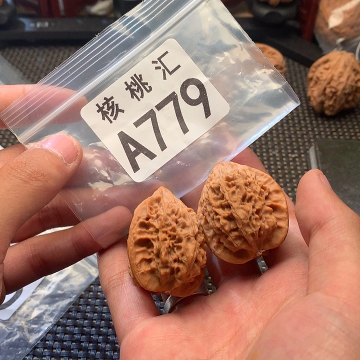 文玩核桃吊坠太行龙纹