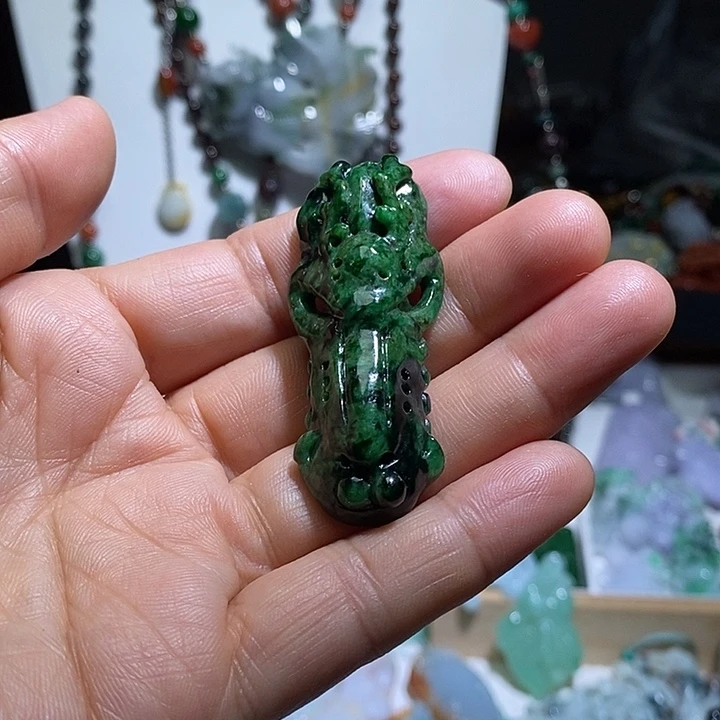 翡翠未镶嵌吊坠(赠链)