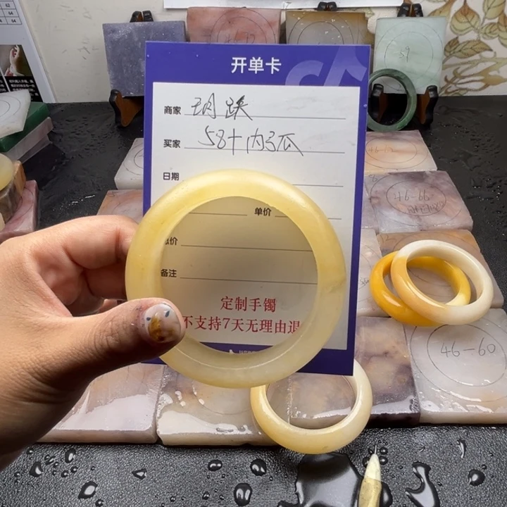 未镶嵌手镯石英质玉玥*