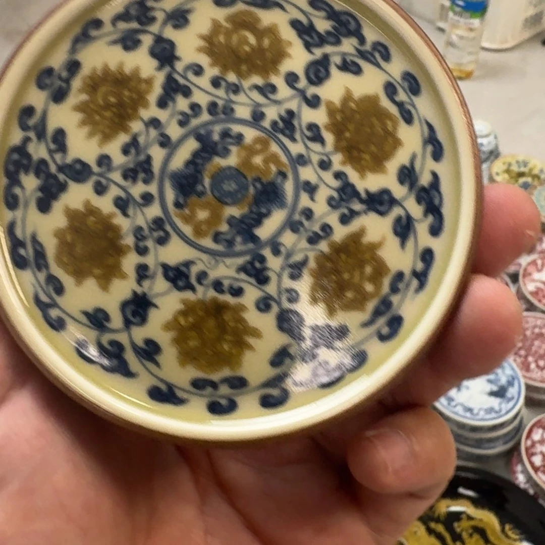 杯釉里金缠枝莲盖置