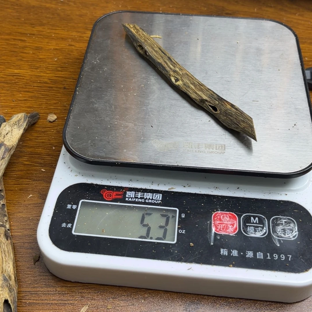 沉香沉香碎屑金沙叶天然虫5.3克