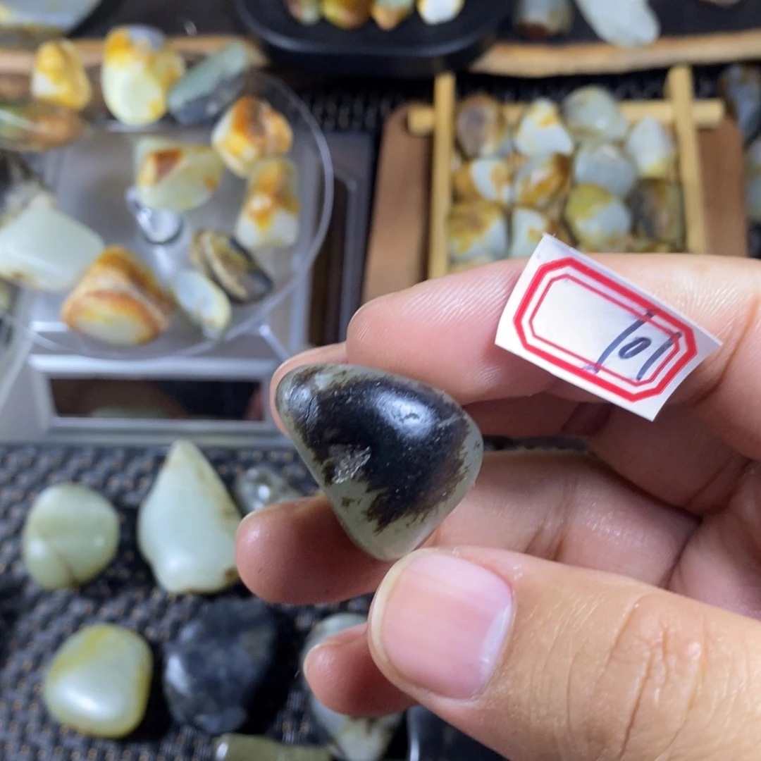 和田玉（糖玉）未镶嵌挂件