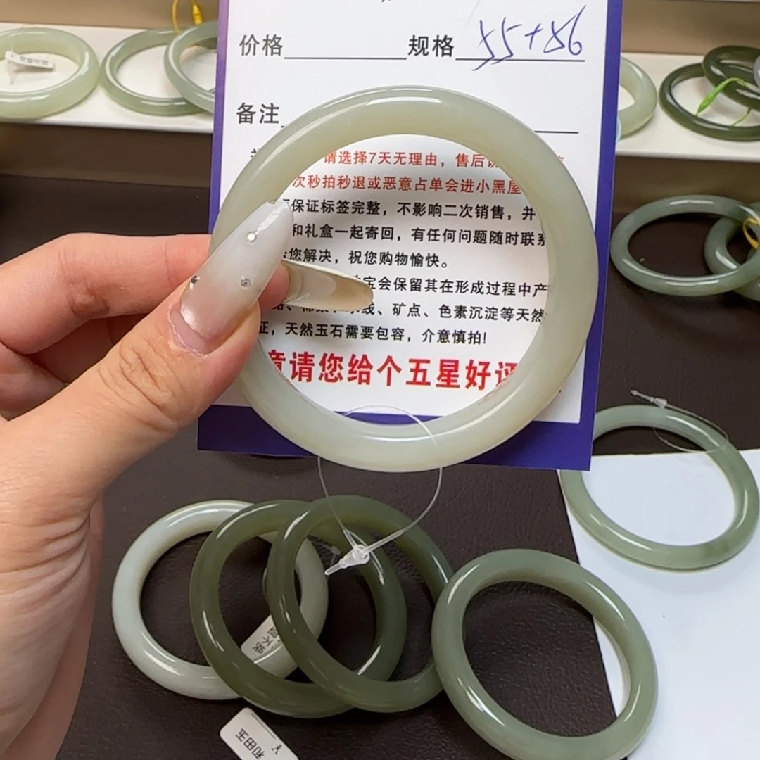 妍***妍和田玉未镶嵌手镯
