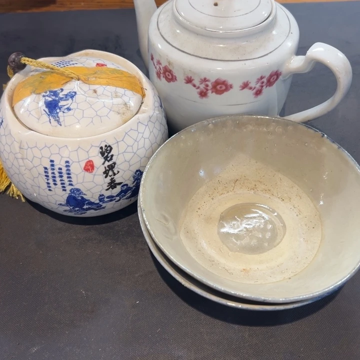 明***了瓷片拾六家的瓷器瓷器