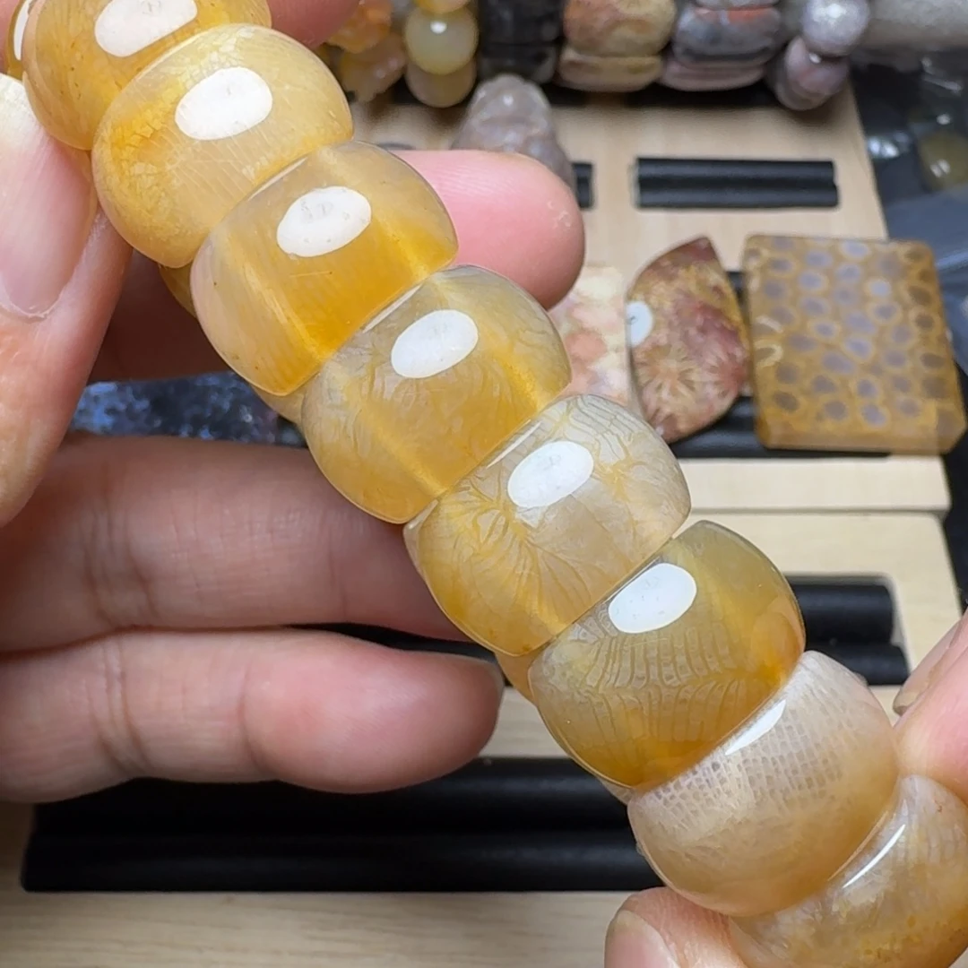 硅化珊瑚（珊瑚玉）未镶嵌纯天然色有机玉石保真色糖 凤尾纹