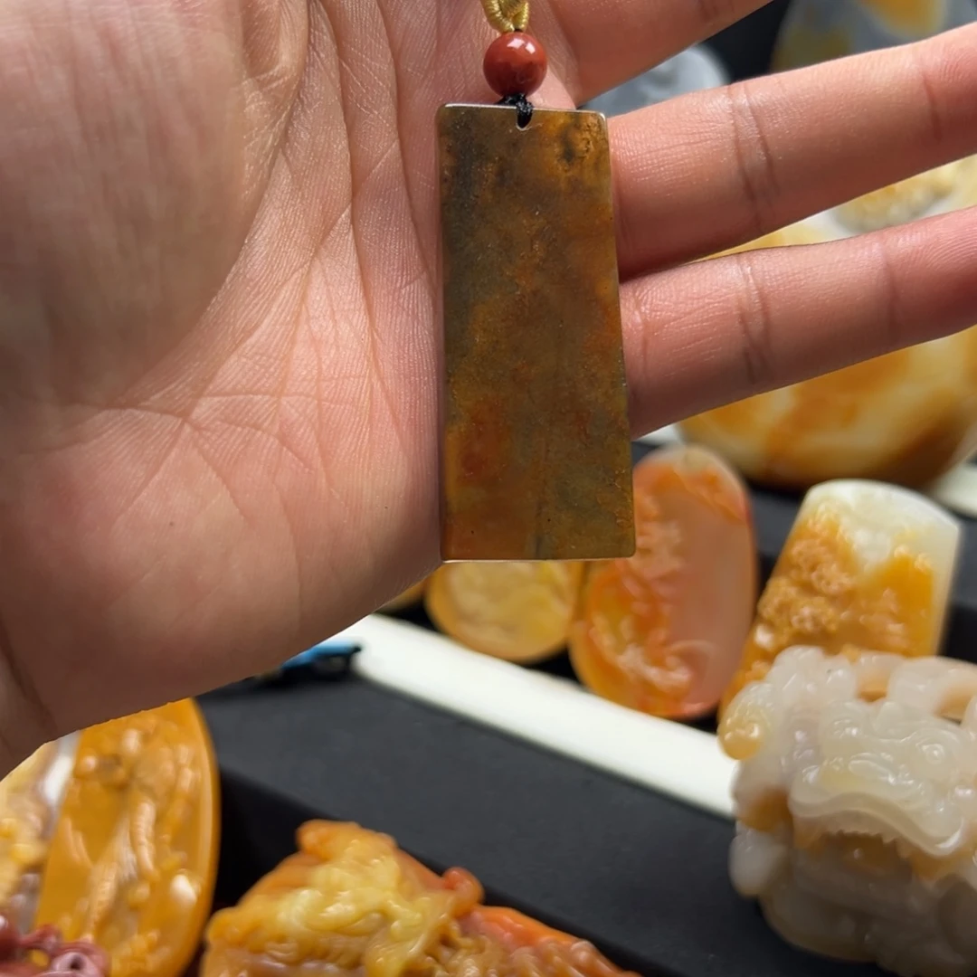 石英质玉（黄龙玉）未镶嵌黄龙玉