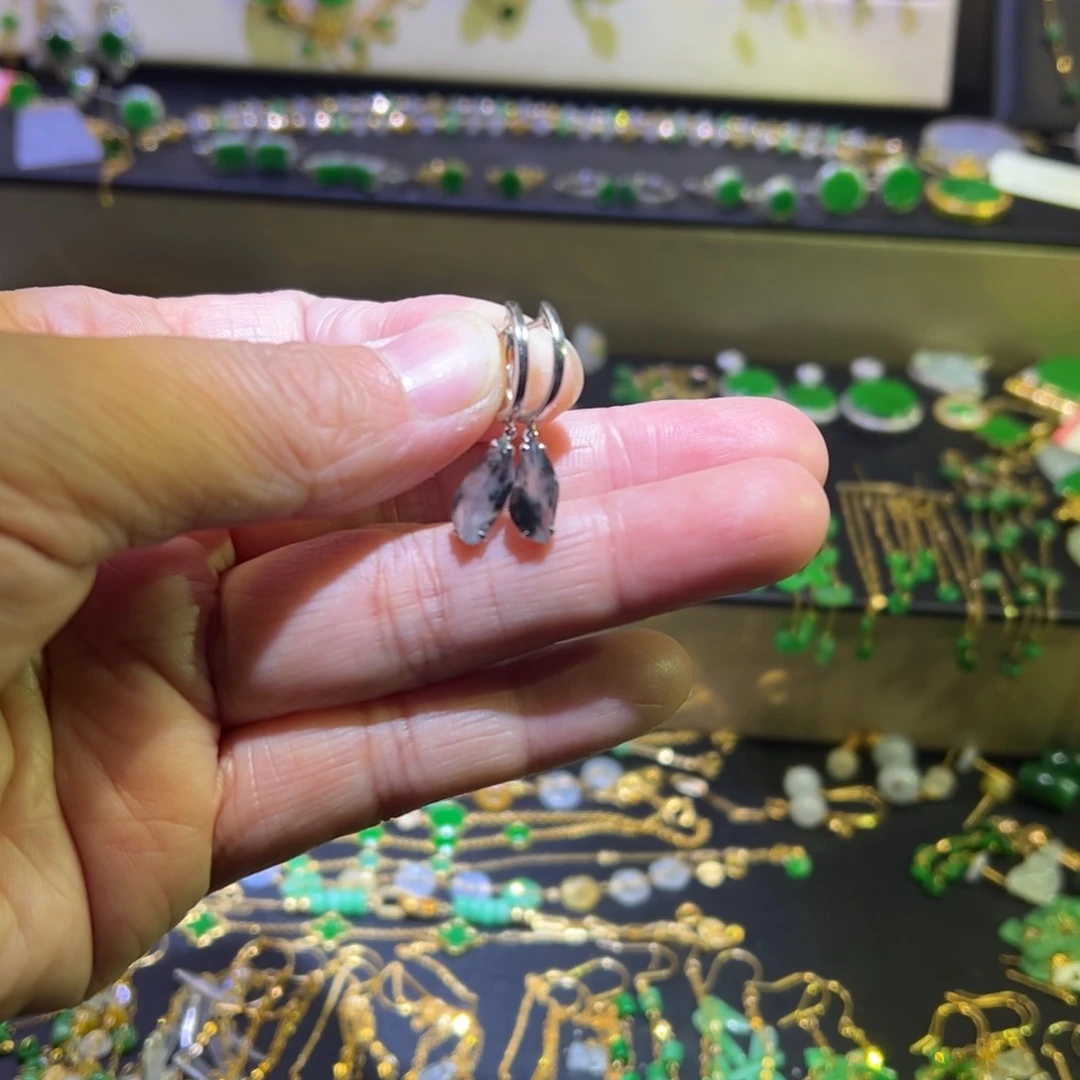 颈饰18K金镶嵌翡翠耳包