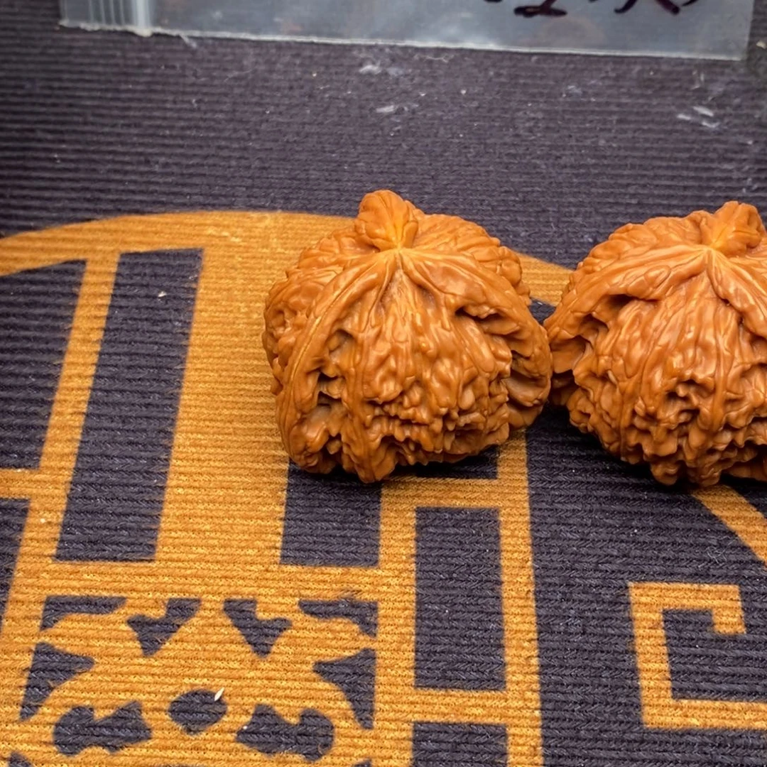 小***孩把件文玩核桃白狮子