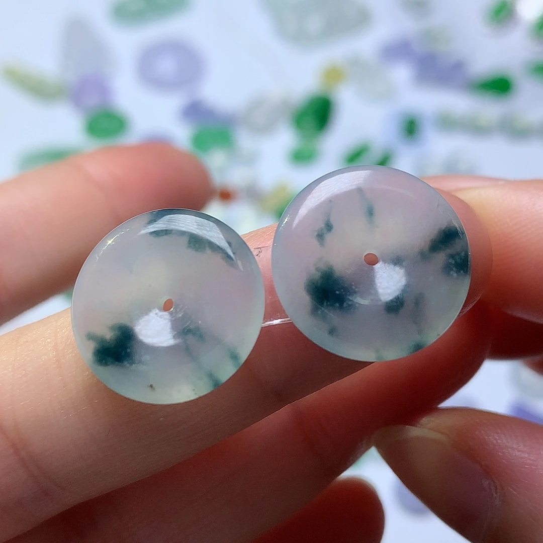 翡翠未镶嵌颈饰扣