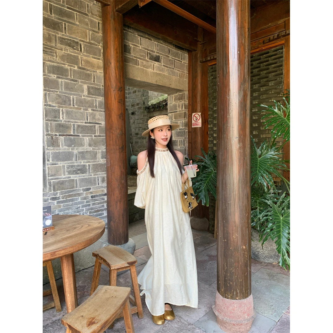新中式露肩度假海滩夏季连衣裙新款显瘦宽松时尚花边初恋白色长裙