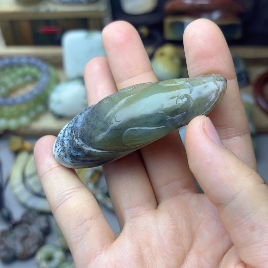 透闪石质玉未镶嵌颈饰