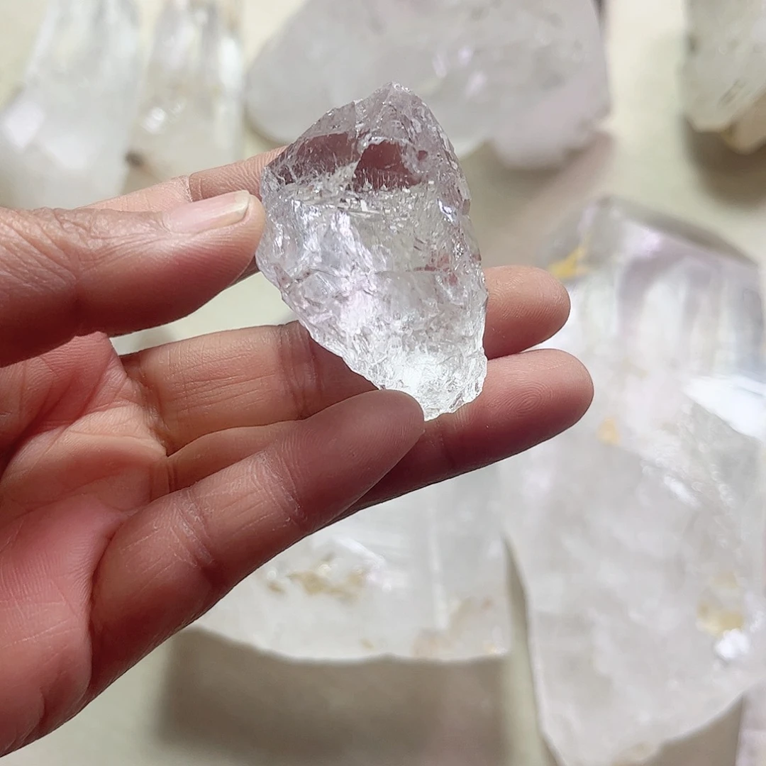 水晶天然水晶原石未镶嵌与***童