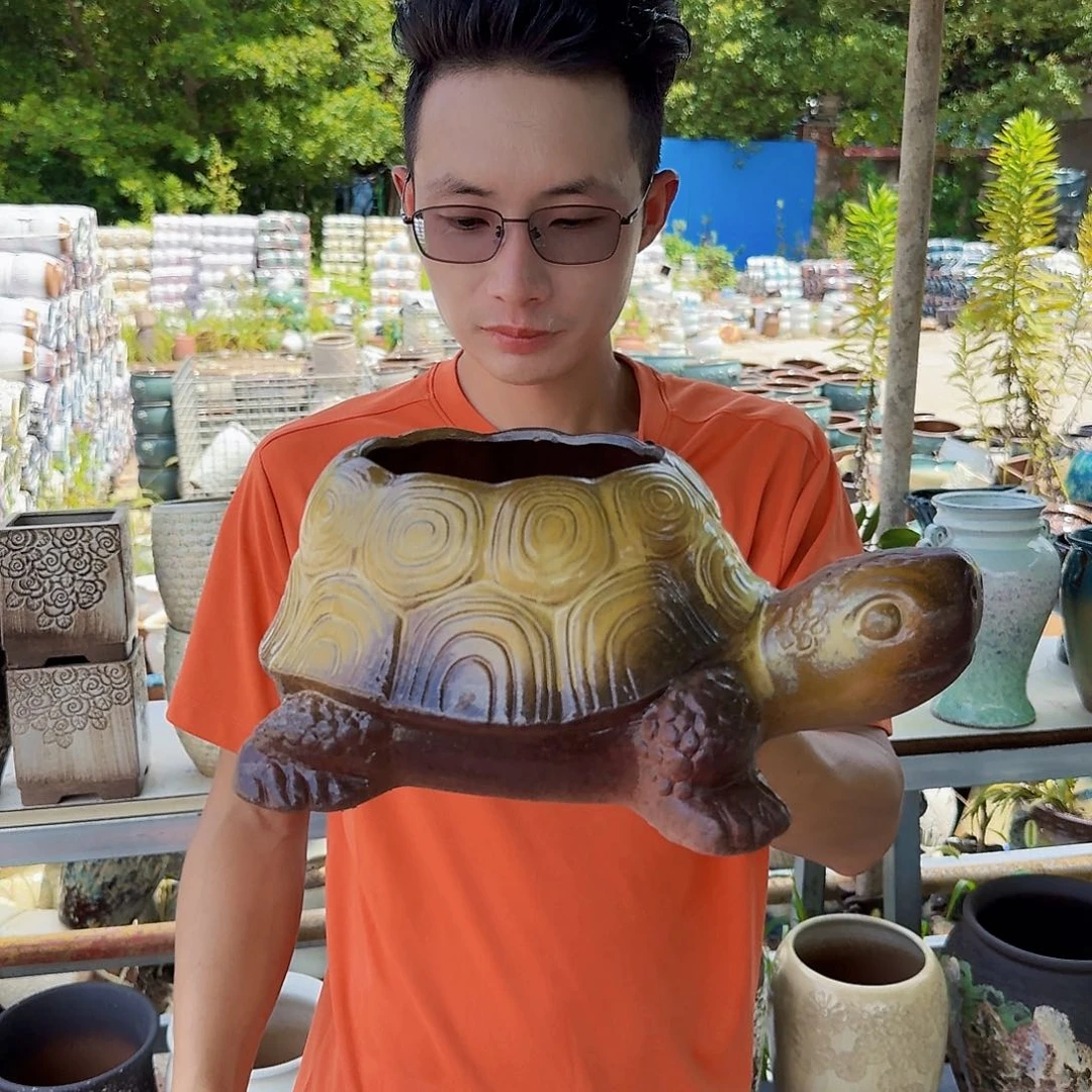 紫砂花盆乌龟一个柴烧一个
