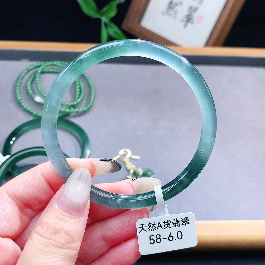 翡翠手镯（圆镯）未镶嵌