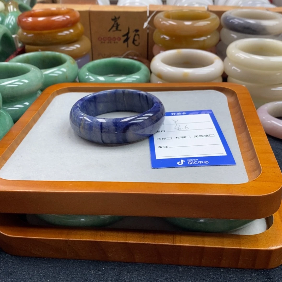 丫***石英质玉手镯未镶嵌