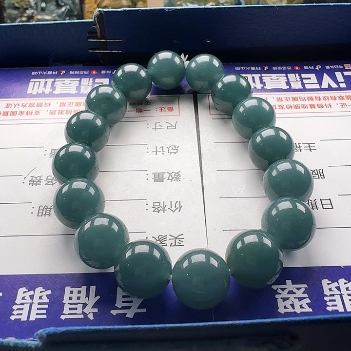 淡***对颈饰未镶嵌翡翠珠子