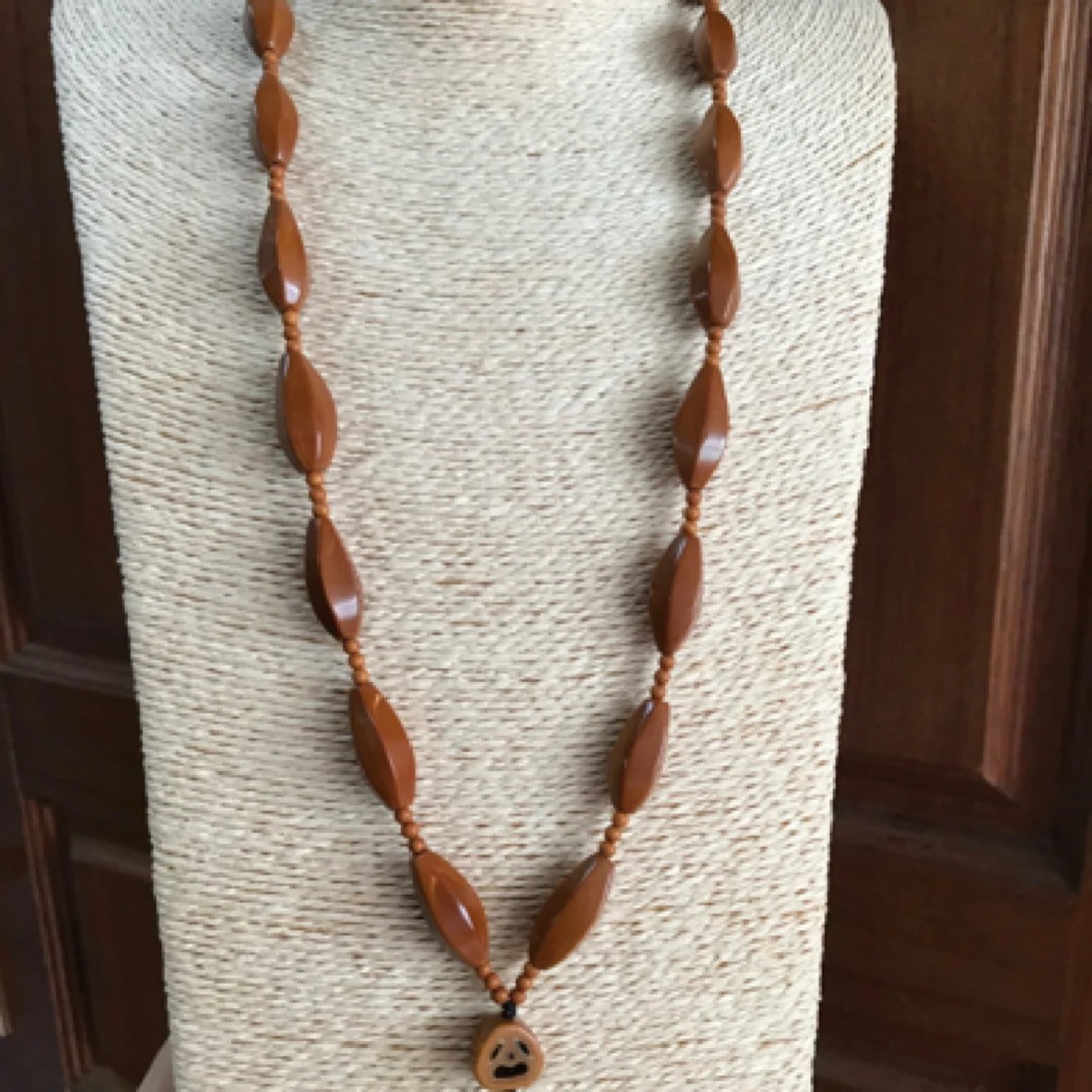 橄榄核细长柳叶六棱囧面脖挂尺寸1.0*2.3cm老料油核21颗周长70cm