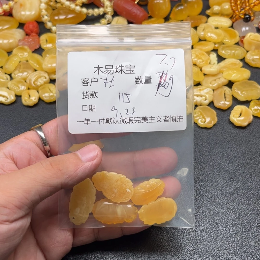 杜***呀未镶嵌配饰南红玛瑙