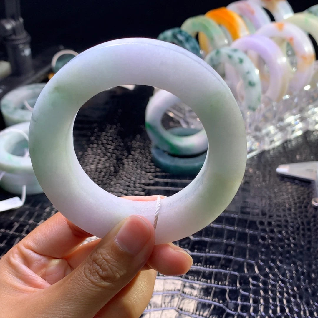 定制翡翠未镶嵌手镯