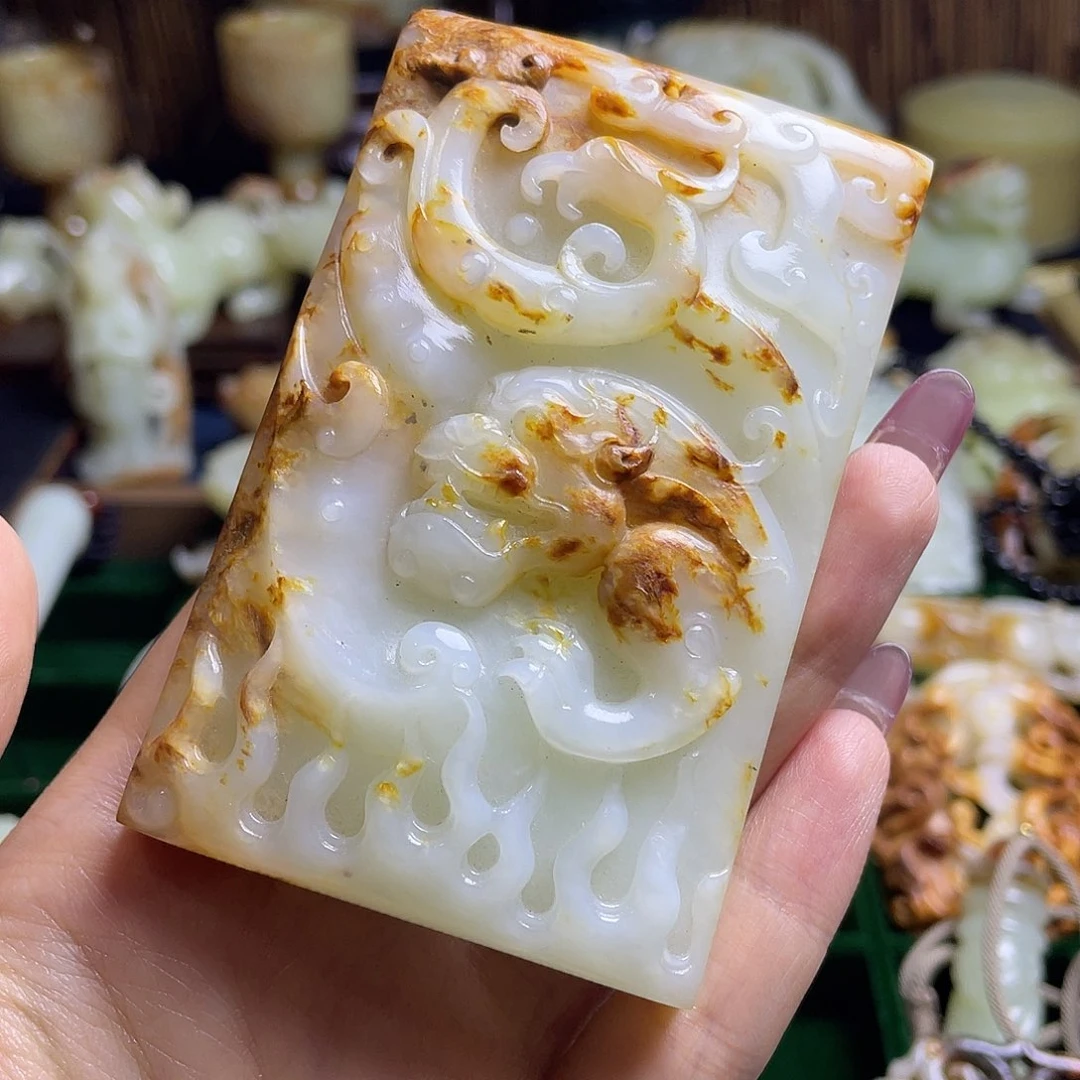 和田玉未镶嵌颈饰游*