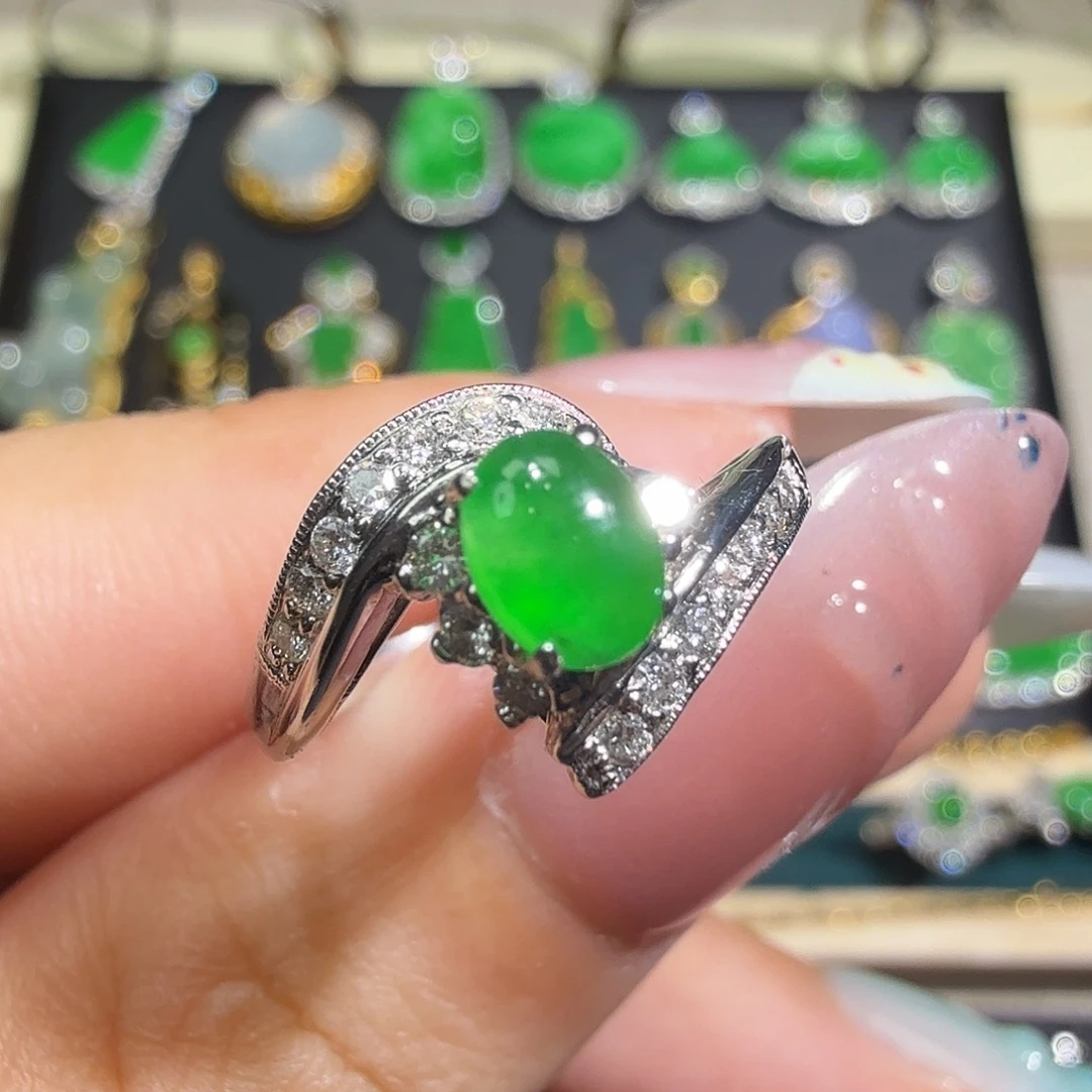 翡翠戒指18K金镶嵌