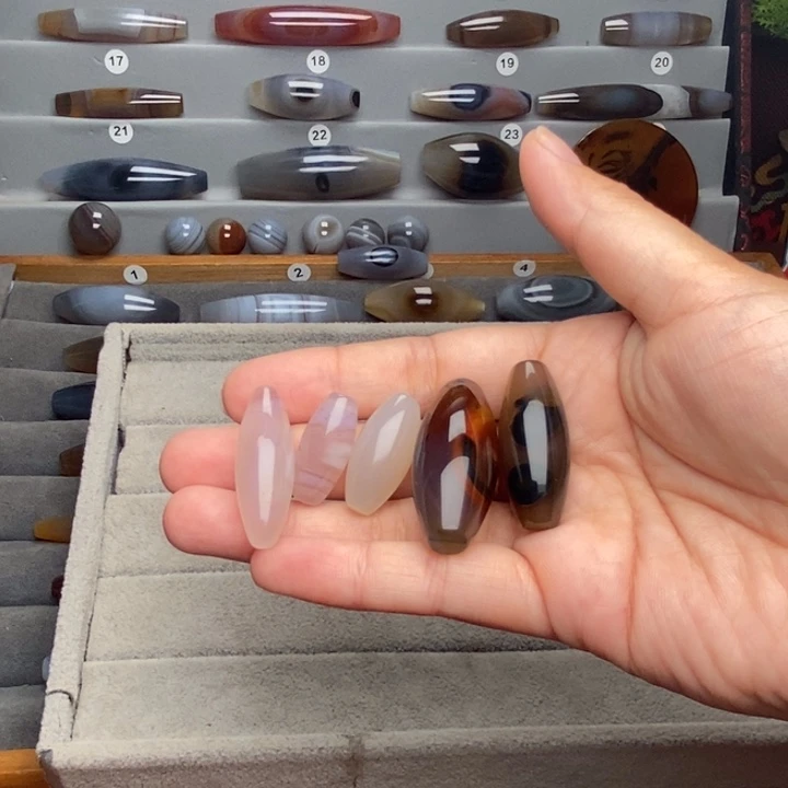 一***名玛瑙/玉髓颈饰未镶嵌