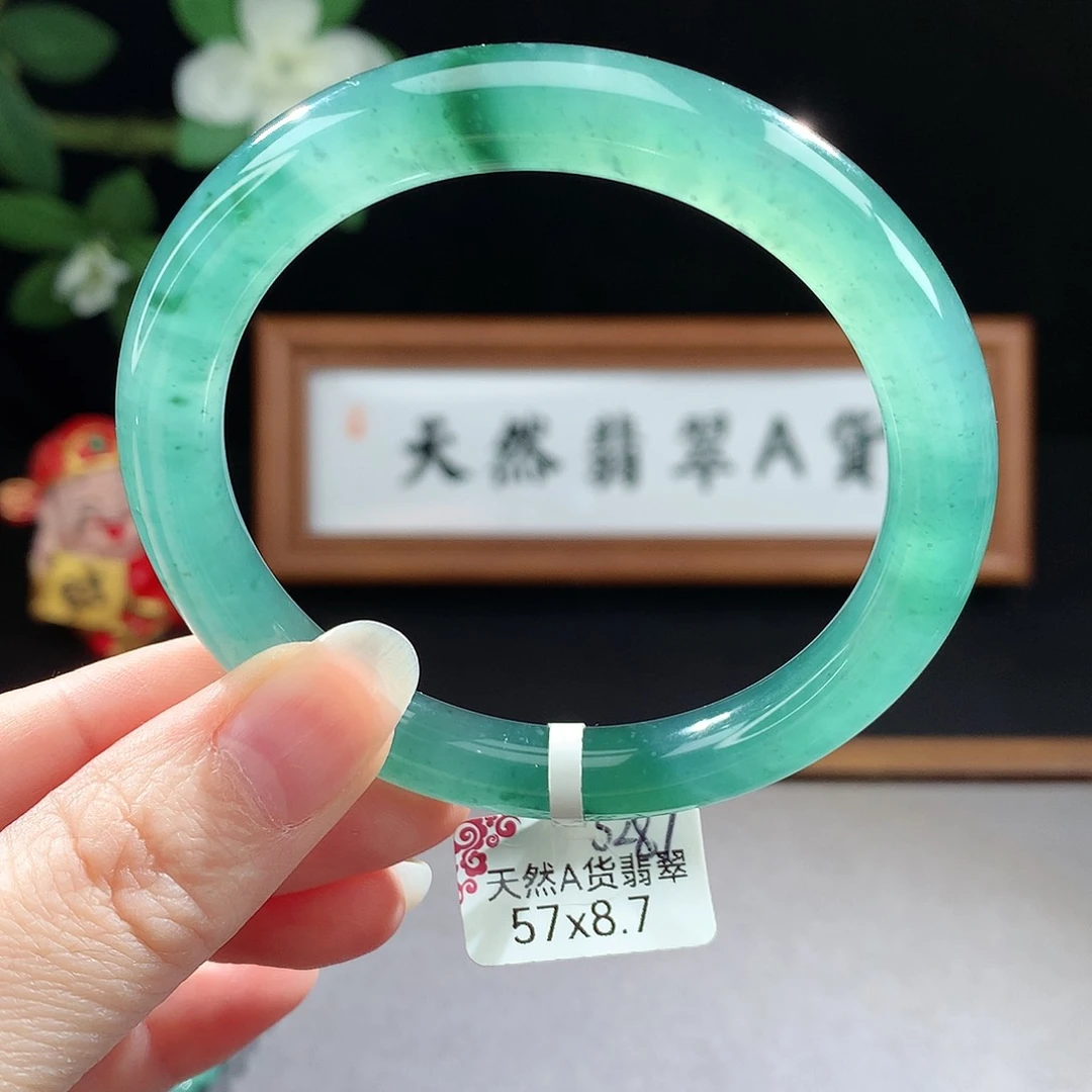 未镶嵌手镯（圆镯）翡翠