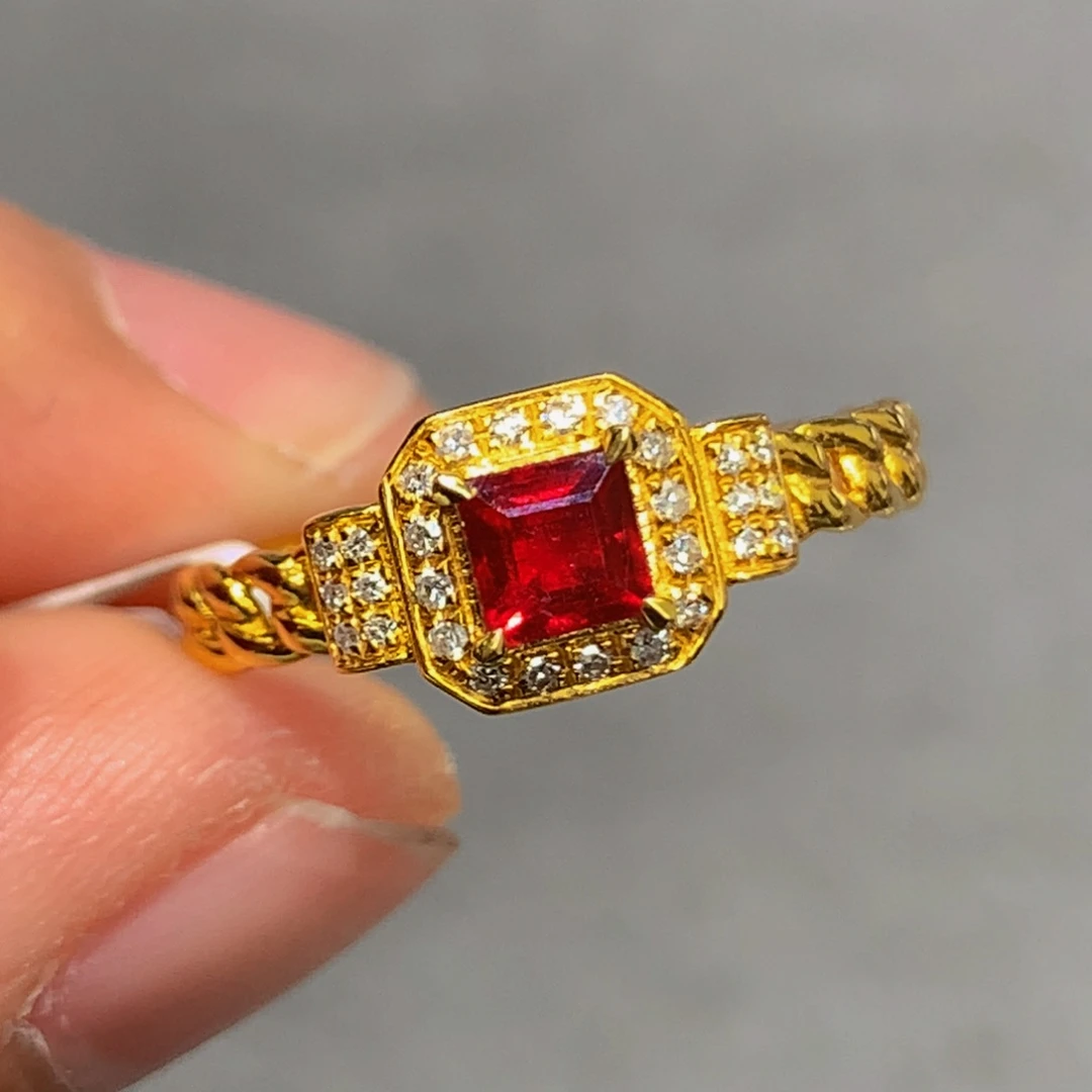 红宝石戒指18K金镶嵌