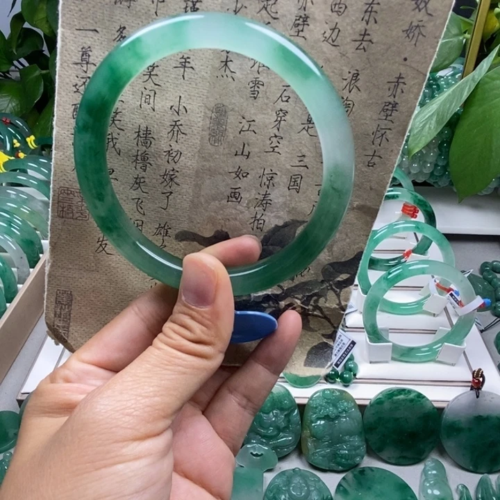 未镶嵌手镯石英质玉
