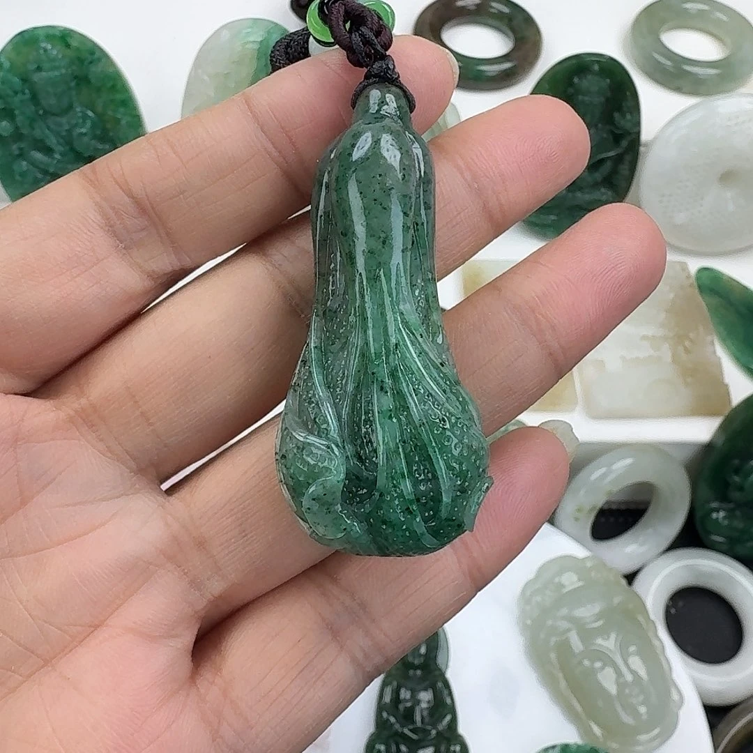 独山玉未镶嵌颈饰