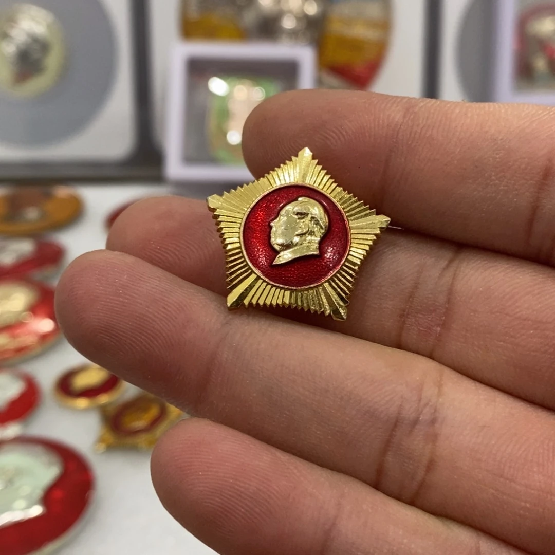 铝安**?红色纪念章小五角星