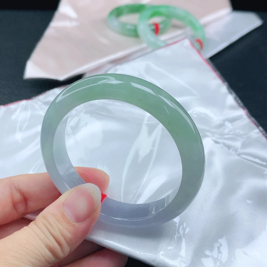 翡翠未镶嵌手镯52+春彩翡翠手镯