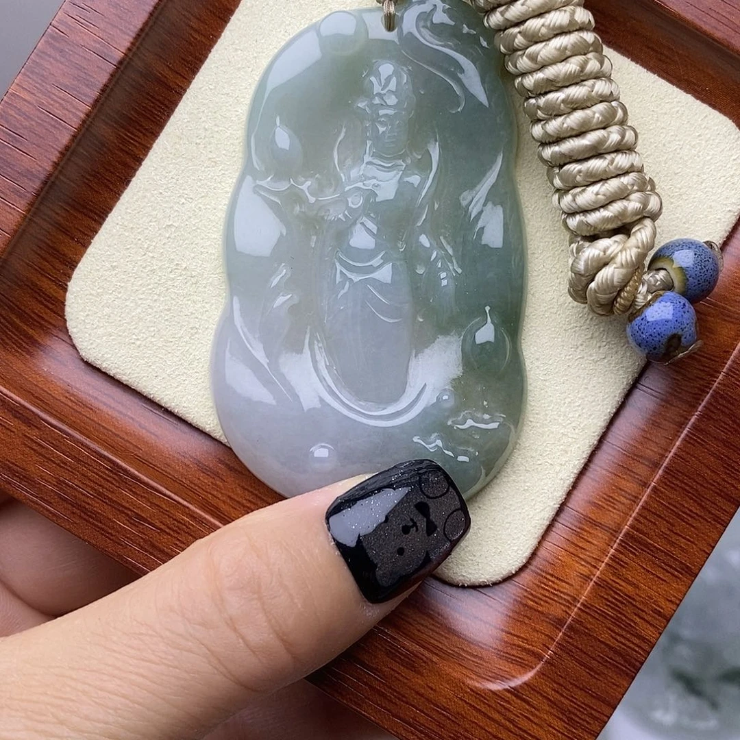 翡翠未镶嵌颈饰观音