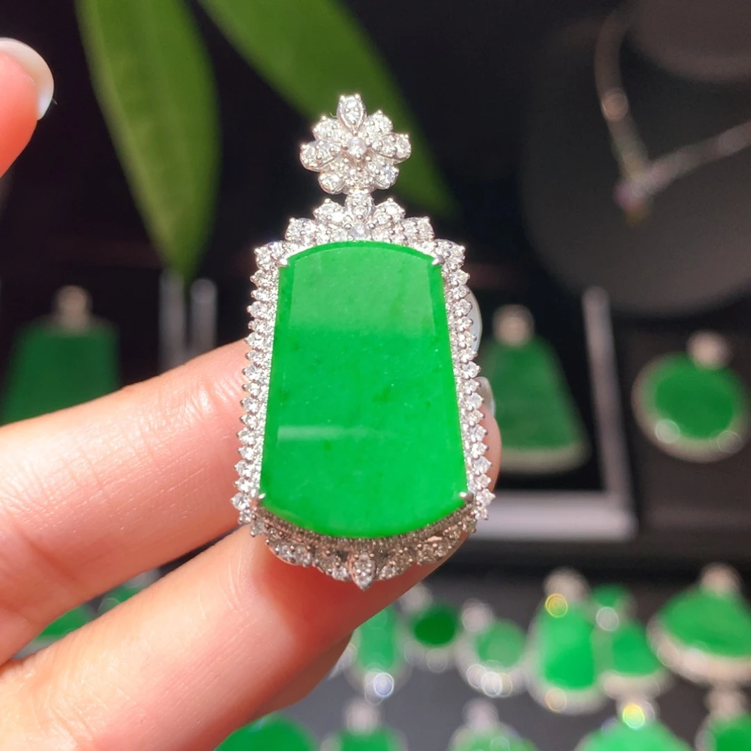 翡翠颈饰18K金镶嵌翡翠