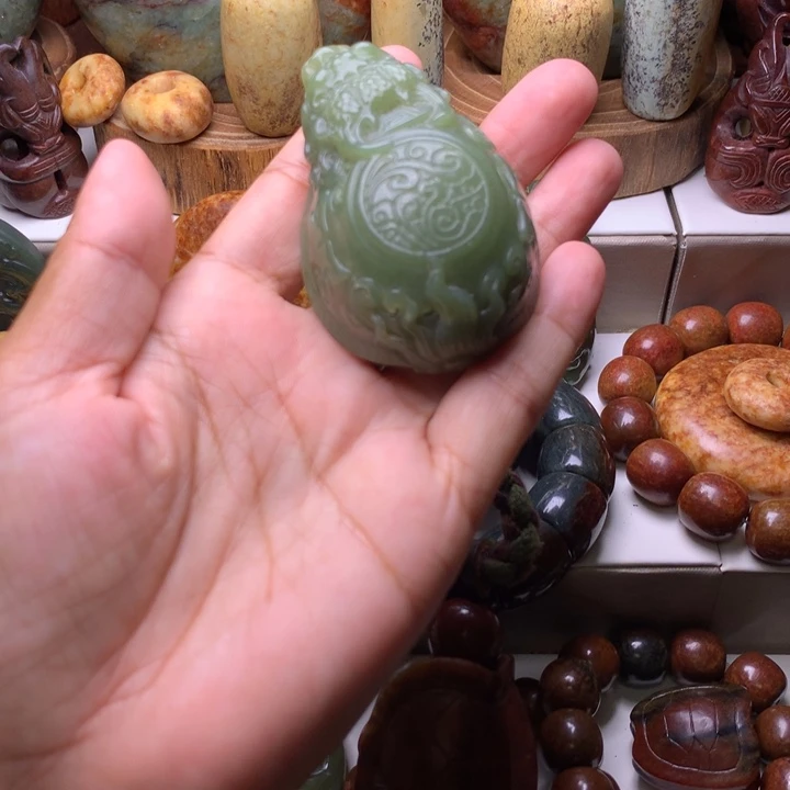 未镶嵌岫岩河磨玉（透闪石质玉）把件