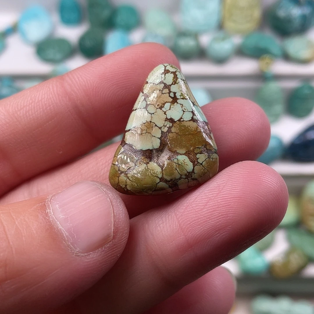 绿松石未镶嵌颈饰