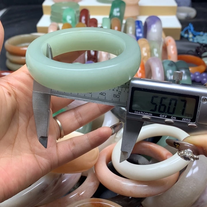 未镶嵌手镯石英质玉
