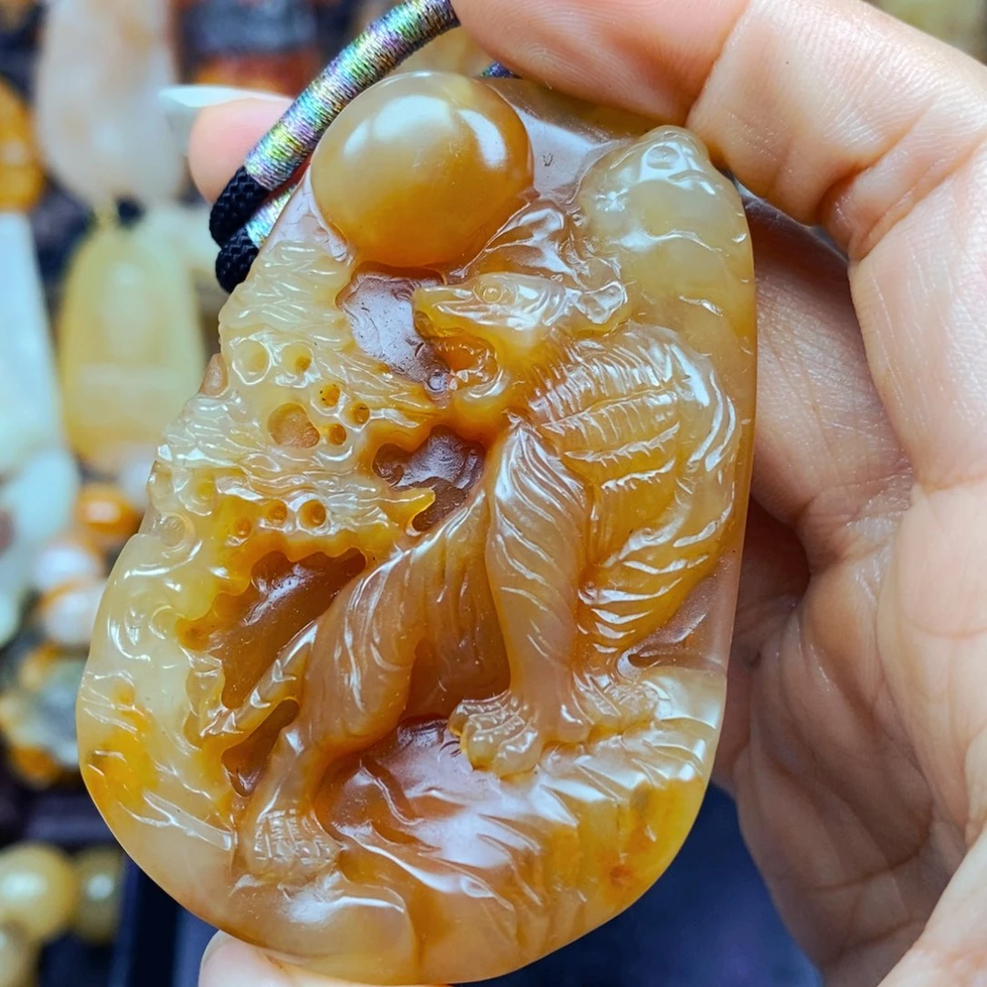 石英质玉（黄龙玉）未镶嵌颈饰