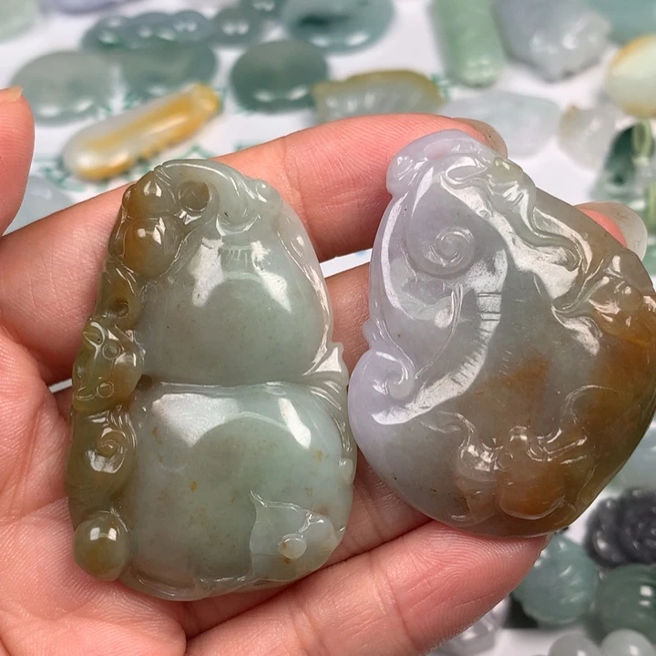 仪***感翡翠未镶嵌颈饰翡翠