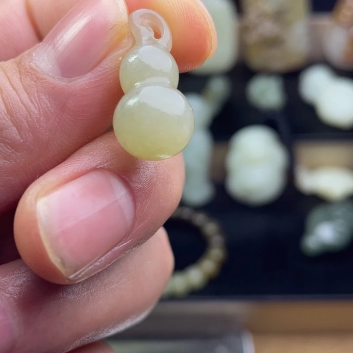 用***7和田玉（糖玉）未镶嵌颈饰