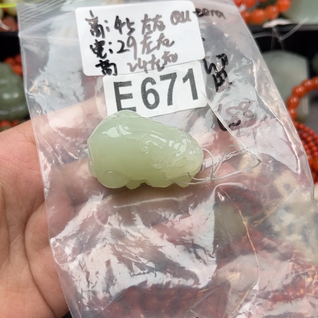 天***a和田玉未镶嵌珠宝奇石