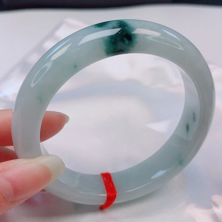 翡翠手镯未镶嵌56圈