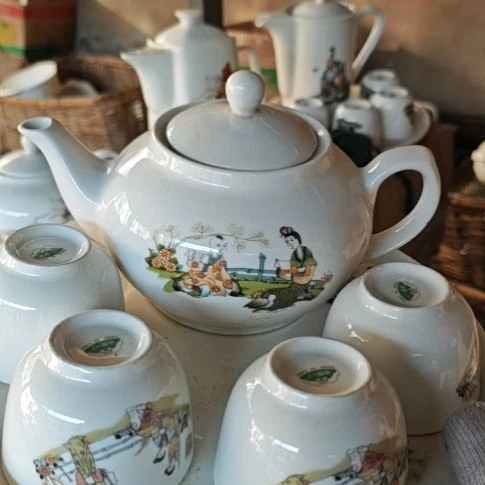 库存微瑕三娘教子多孔茶壶一套容量800毫升