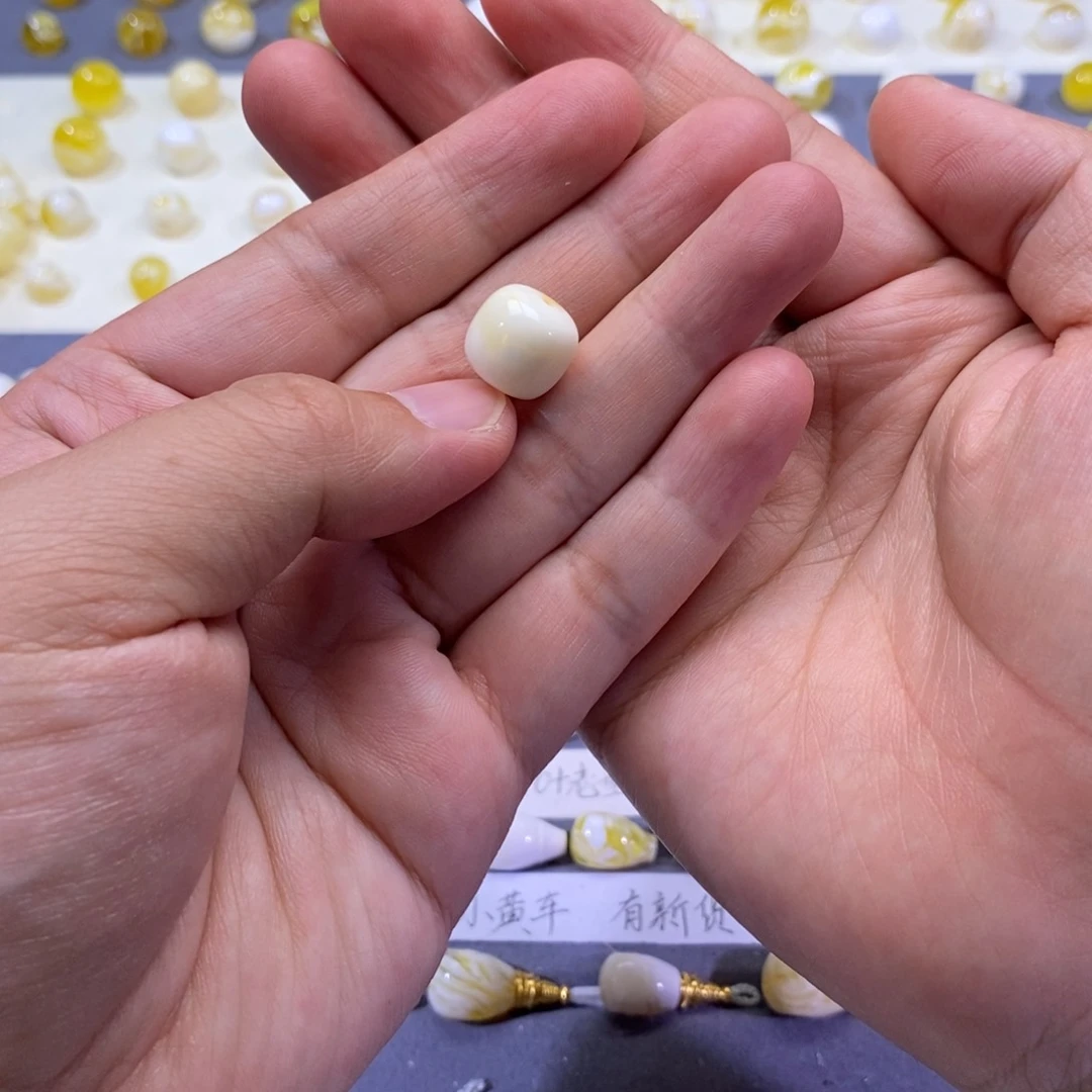 琥珀珠宝奇石未镶嵌山***火