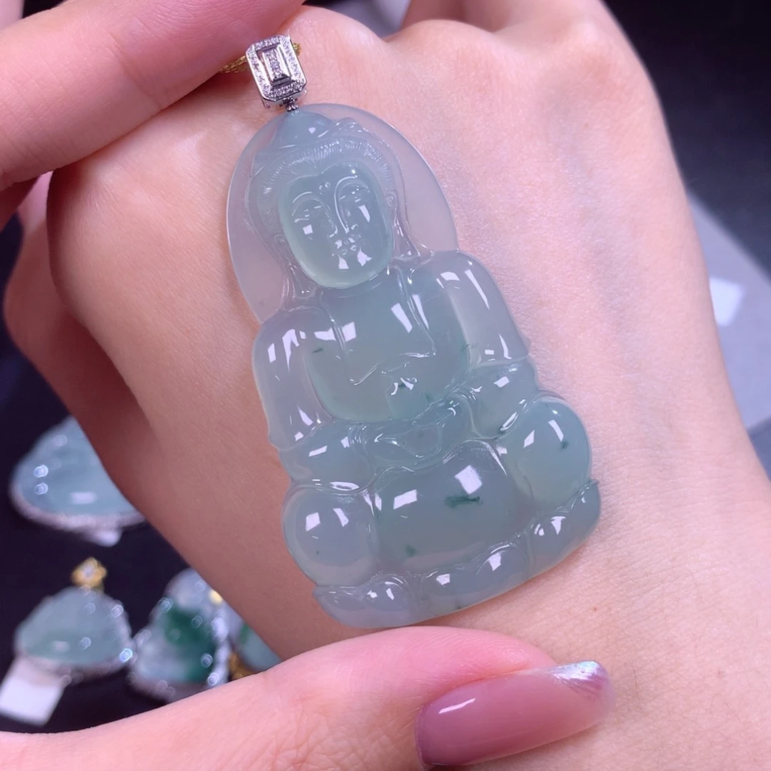 颈饰18K金镶嵌翡翠晶观音