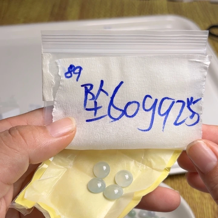 坠***泉定制翡翠未镶嵌不退
